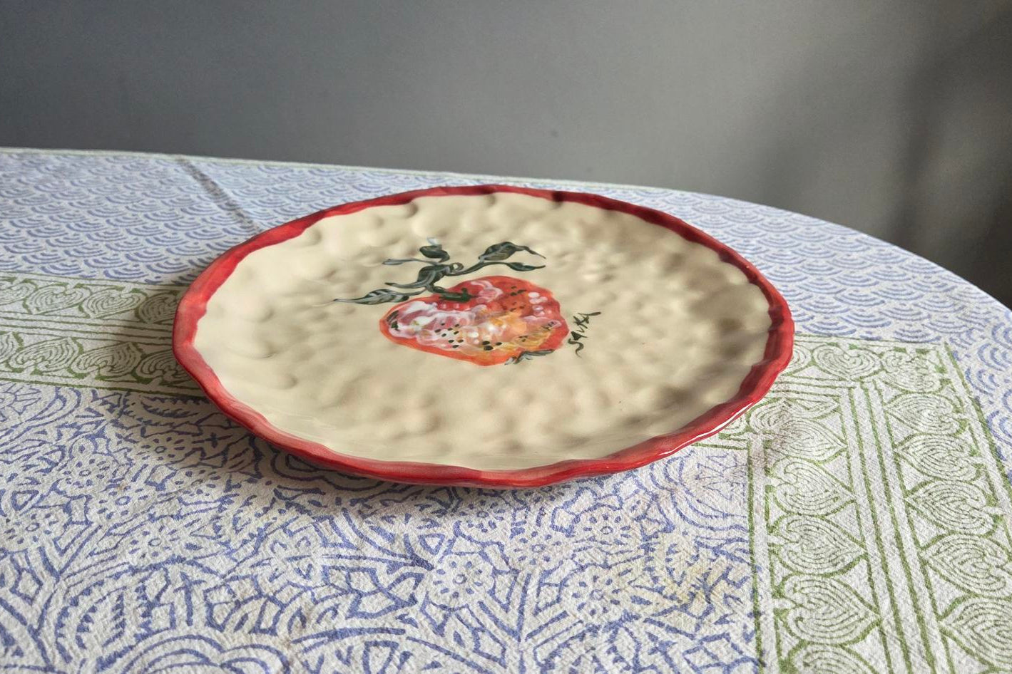 Stackable 8.5" Plate - Apple Portrait