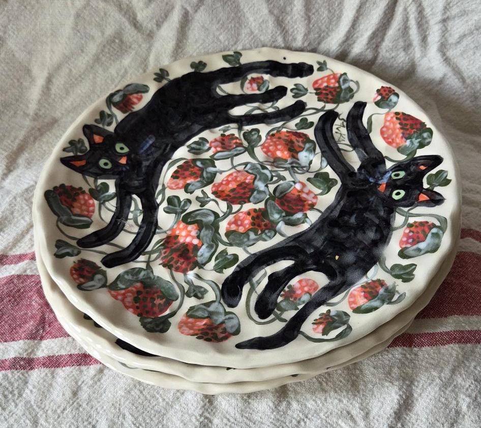 Stackable 8.5" Plate - Prancing Kitties